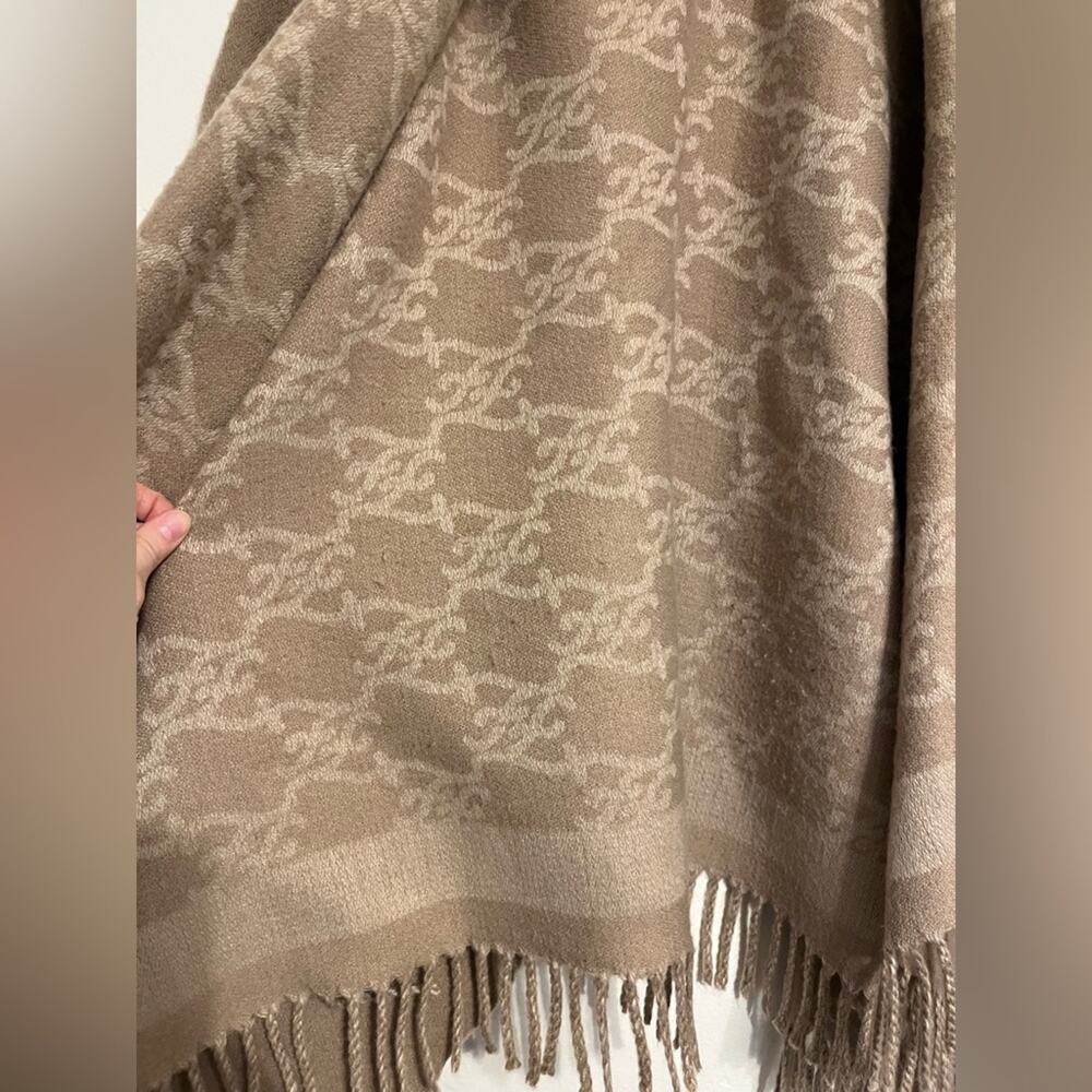 Fendi Reversible FF logo Shawl Cape Tan with Fringe wool Cashmere Blend Poncho - Picture 4 of 10
